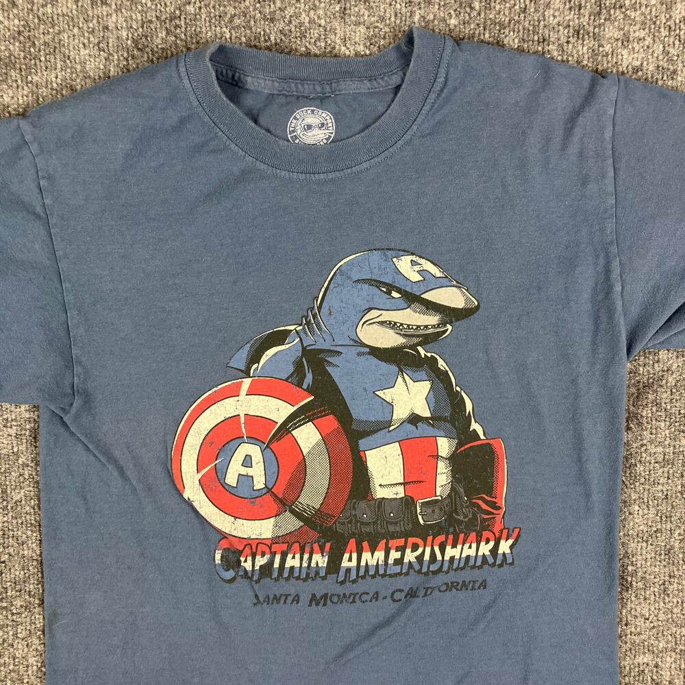 The Duck Company T-Shirt Mens Small Blue Captain Amerishark Graphic Santa Monica